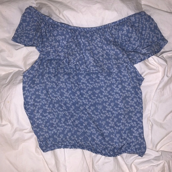 Cute off the shoulder shirt - Picture 2 of 3